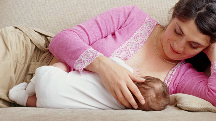 Breastfeeding Tips: Benefits & Basics of Breastfeeding Positions
