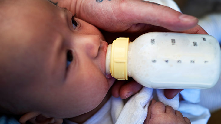 How much milk should a 2 sale month old baby drink