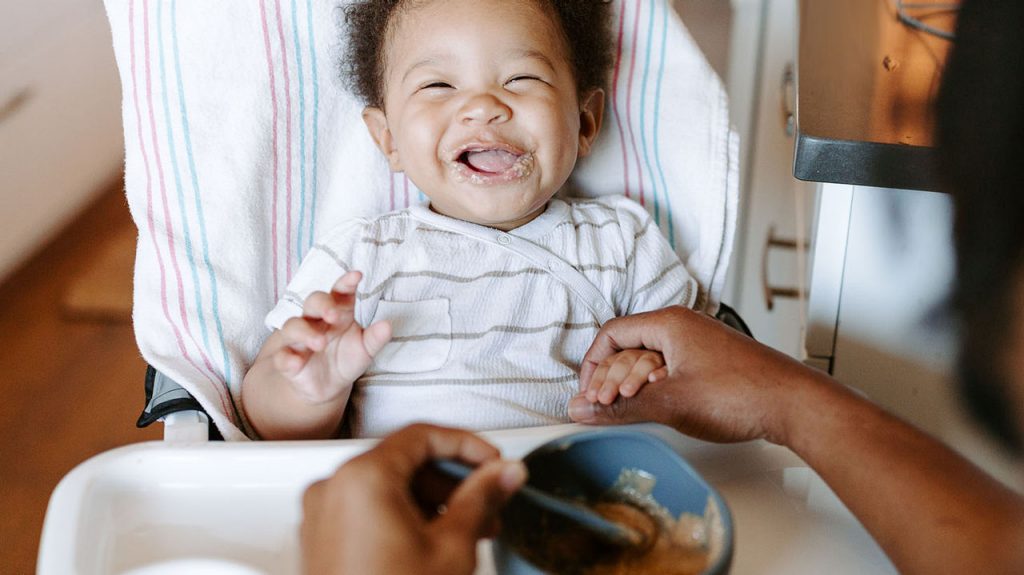 Introducing Solid Foods When To Start Baby Food Similac