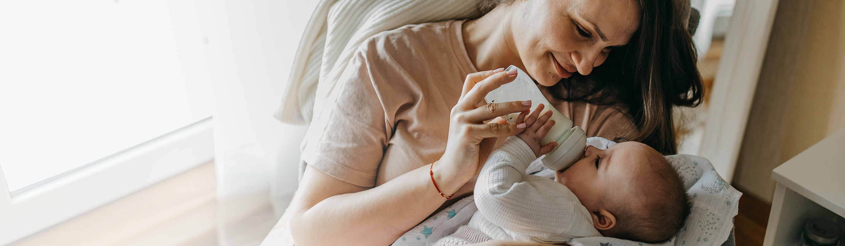 Formula Feeding —a Guide for Bottle-Feeding | Similac®