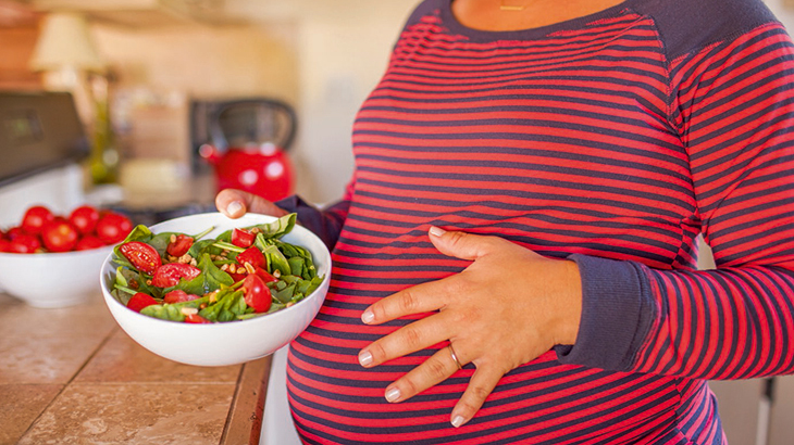 Pregnancy Diet Plan - Foods to Eat or Avoid | Similac®